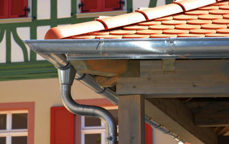 Le matériau des gouttières influence leur durabilité près de Bergerac